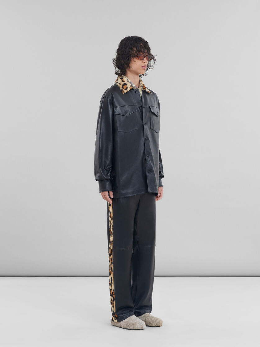 Chemise en cuir nappa avec col en shearling à motif animalier - Chemises - Image 6