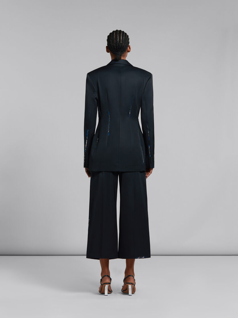 Veste en satin duchesse noir avec effet raccommodé en perles - Manteaux - Image 3