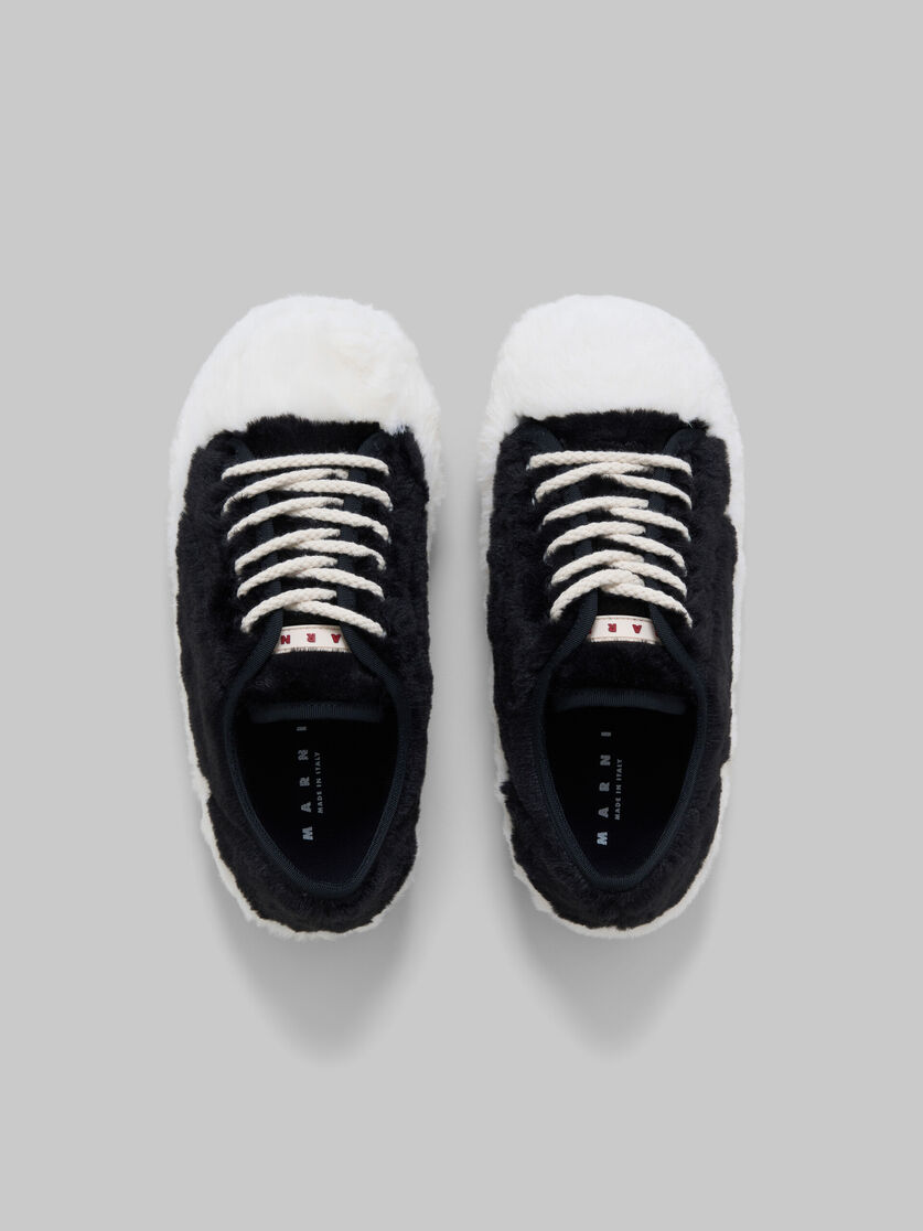 Zapatilla de tenis negra de peluche - Sneakers - Image 4