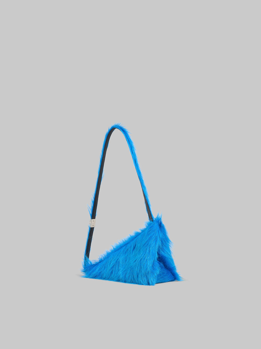 Sac à bandoulière triangulaire Prisma bleu en cuir de veau à poils longs - Sacs portés épaule - Image 3