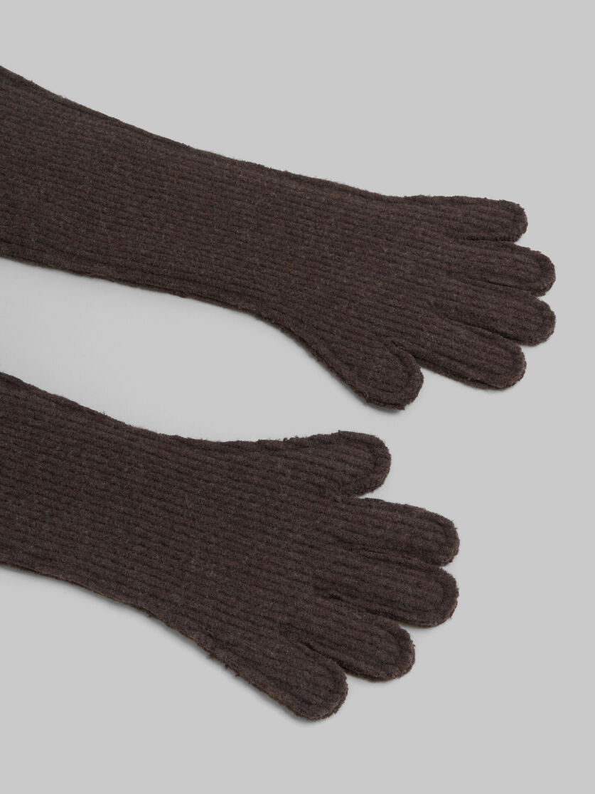 Oversized brown wool gloves - Gloves - Image 2