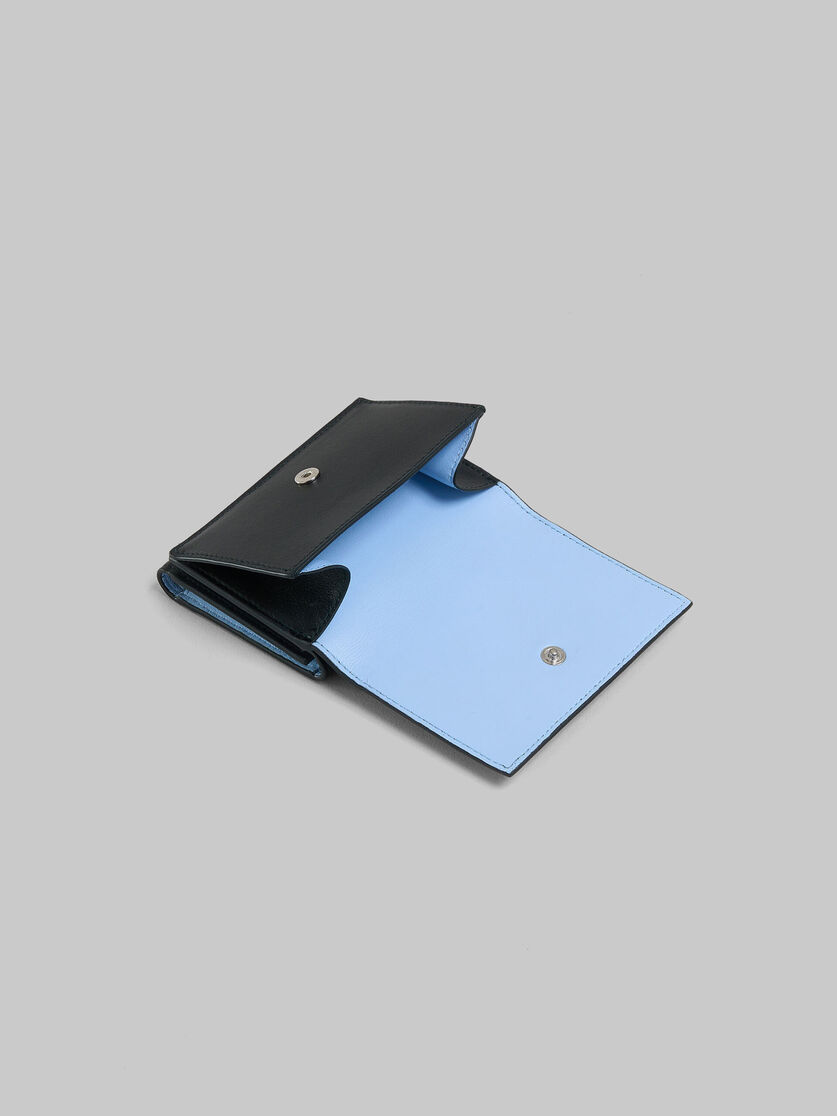 Portafoglio tri-fold in pelle blu con logo Marni in rilievo - Portafogli - Image 5
