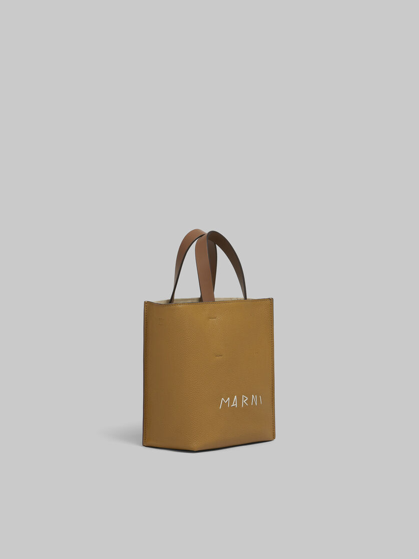 Mini-Tasche Museo Soft aus elfenbeinfarbenem und braunem Leder mit Marni-Flicken - Shopper - Image 6