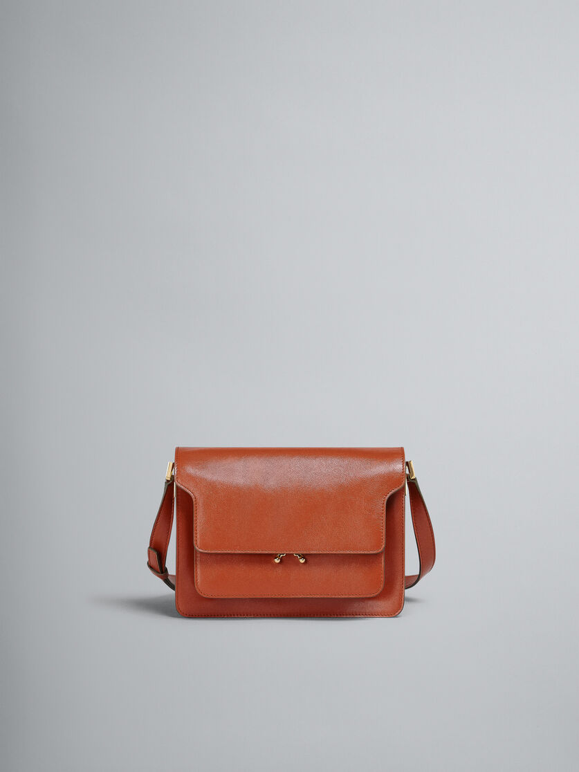 Mittelgroße Tasche TRUNK SOFT aus braunem Leder - Schultertaschen - Image 1