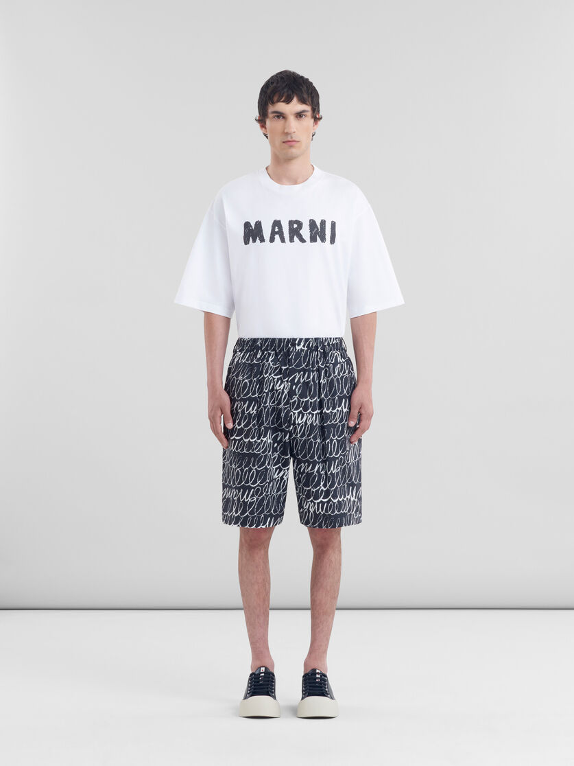 Schwarze Shorts aus Popeline mit Kordelzug und Marni-Scribble-Motiv - Hosen - Image 2