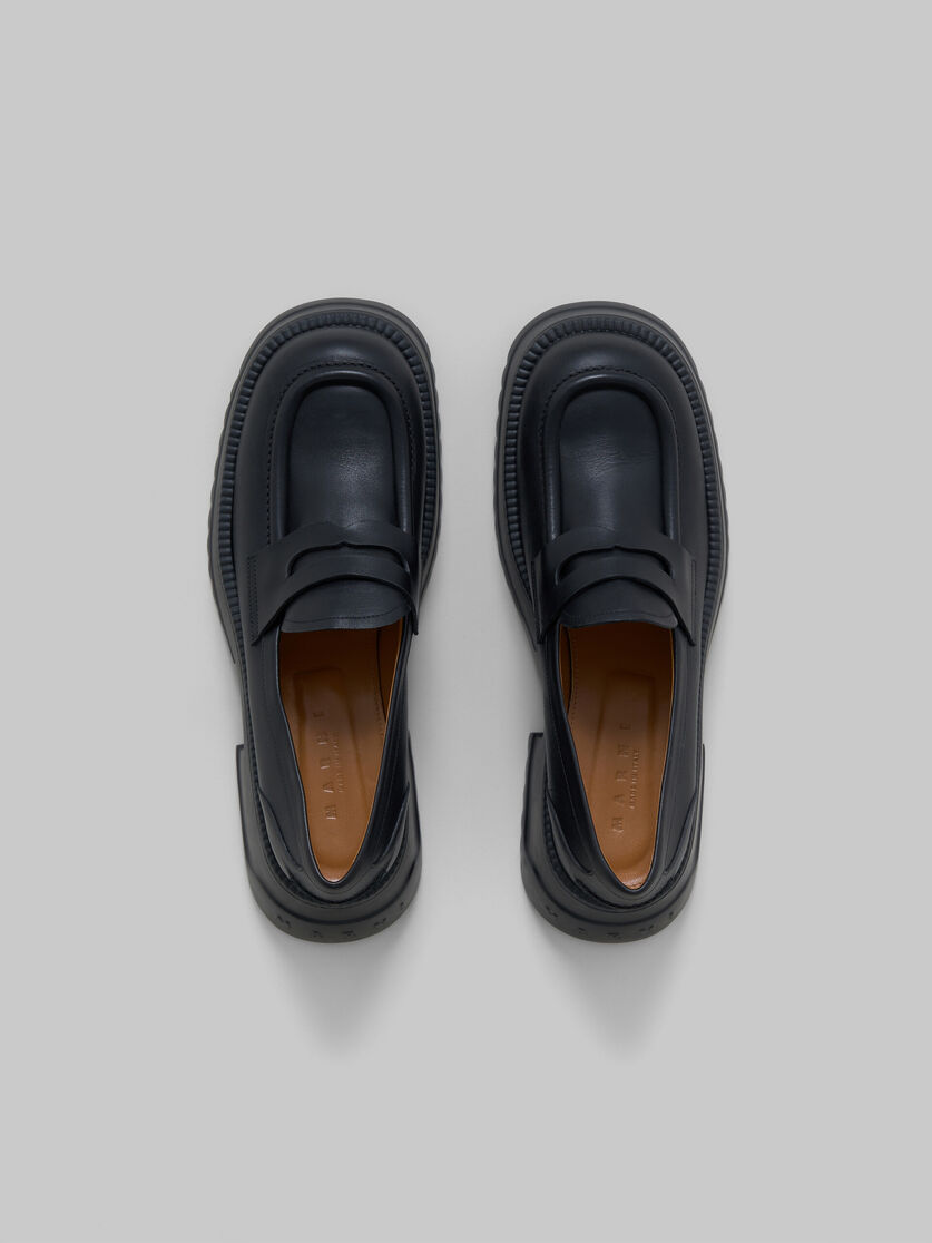 Black leather loafer with platform sole - Mocassin - Image 4