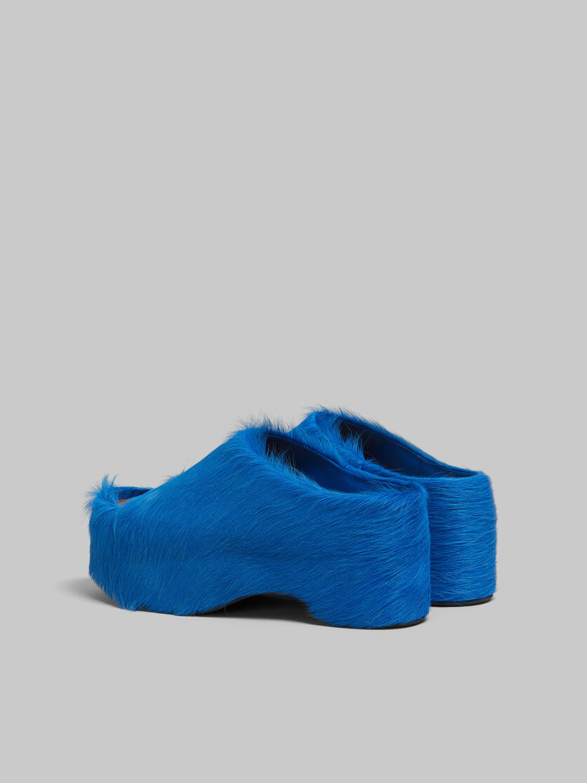 Mules sabots bleues épaisses en cuir de veau à poils longs - Sandales - Image 3