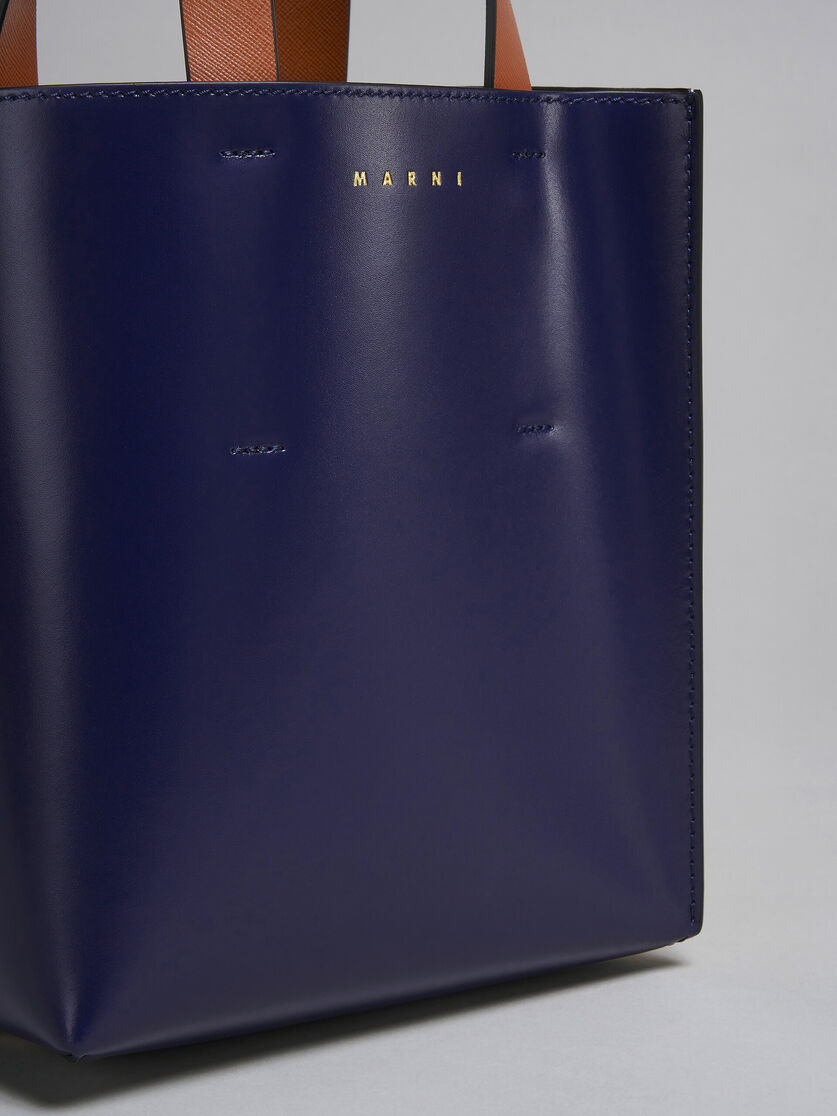 Mini-sac MUSEO en cuir bleu et blanc - Sacs cabas - Image 5