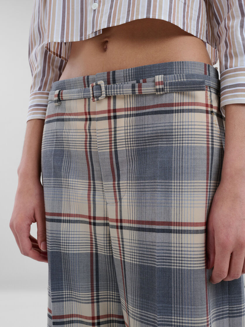 Pantalon en laine à carreaux gris avec ceinture - Pantalons - Image 4