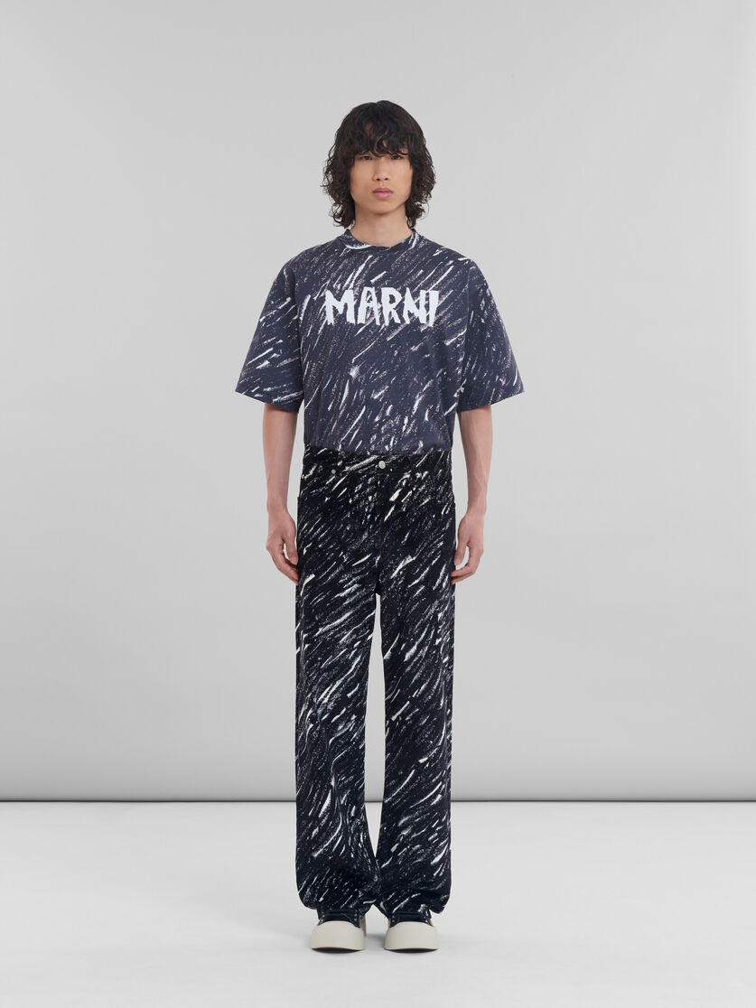 Schwarze Jeans aus beflocktem Denim mit weitem Bein und Crayon-Print - Hosen - Image 2