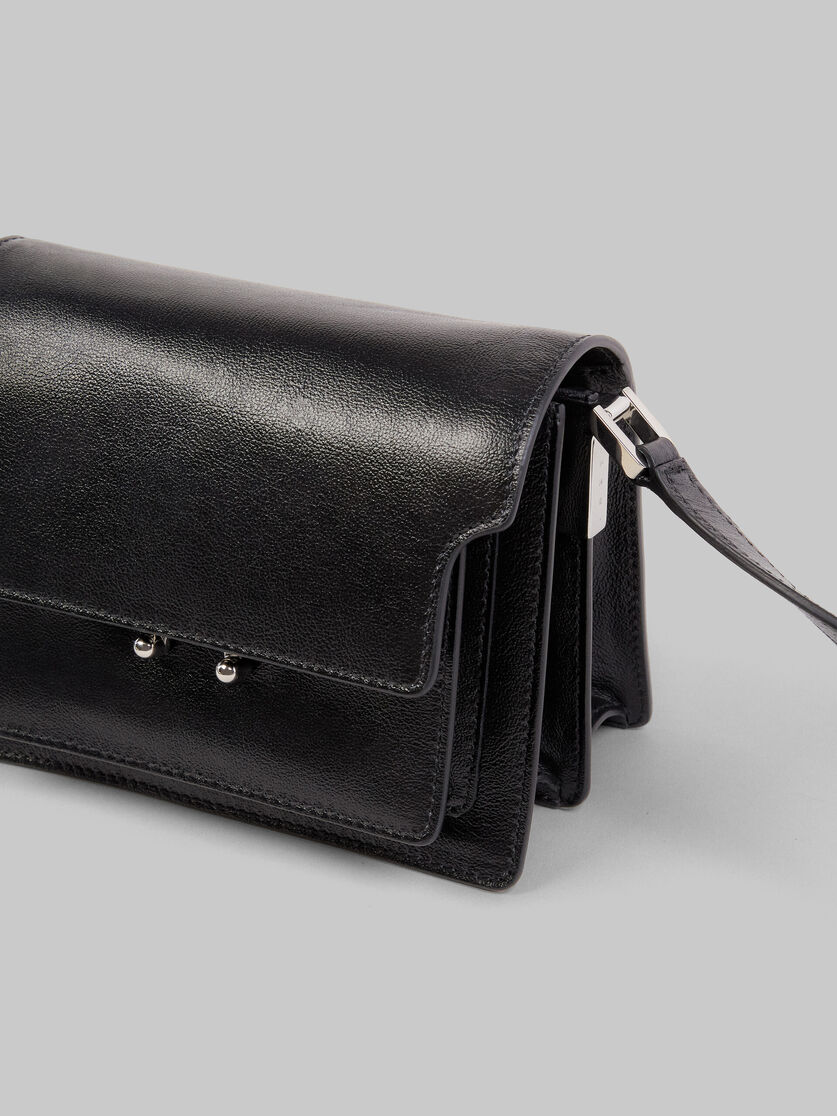 Mini-sac Trunk Soft en cuir noir - Sacs portés épaule - Image 5