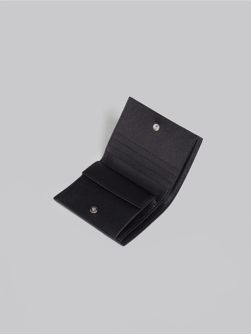 ブラック サフィアーノ＆カーフレザー製二つ折り財布 - 財布 - Image 4