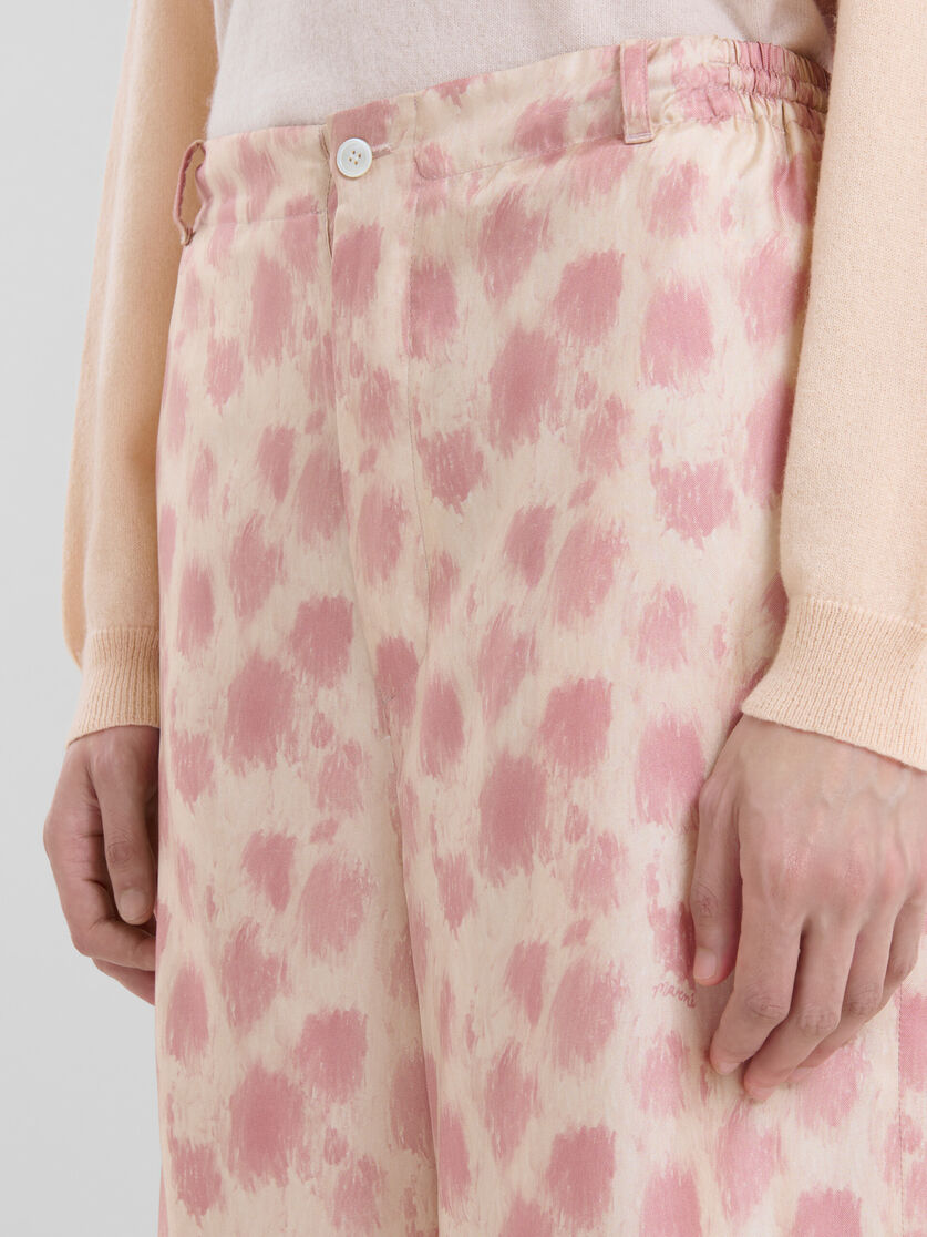 Dusty pink silk palazzo trousers with Crayon Leopard print - Pants - Image 4