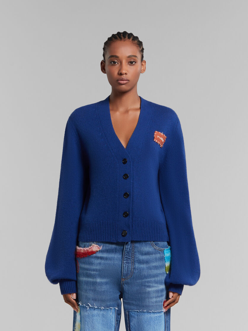 Cardigan en cachemire bleu avec patch effet raccommodé Marni - pulls - Image 2