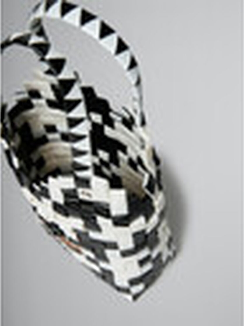Weiß und schwarz gewebte Diamond Beuteltasche - Tasche - Image 5