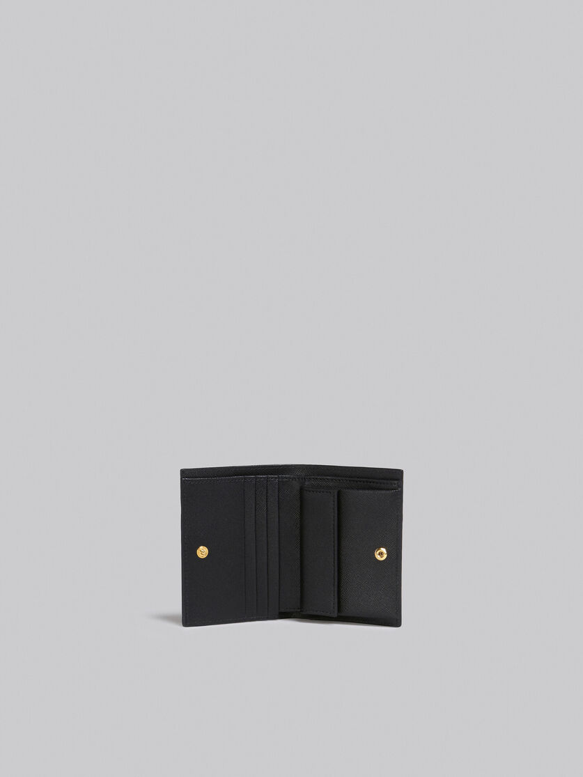 Portafoglio bi-fold in pelle saffiano nera - Portafogli - Image 2
