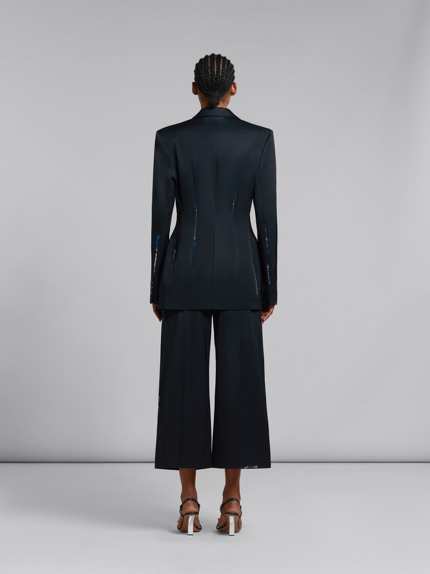 Pantalon en satin duchesse noir avec effet raccommodé en perles - Pantalons - Image 3