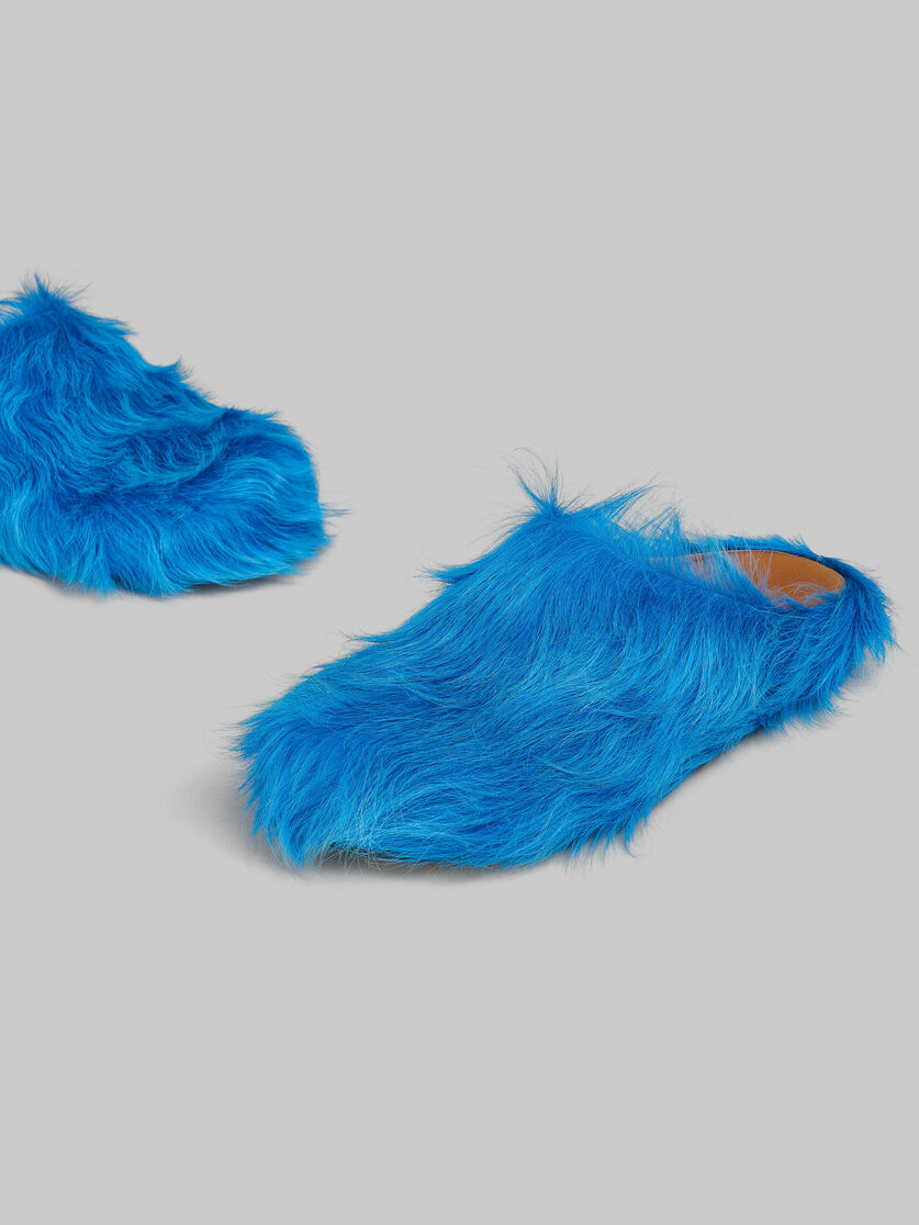 Mocassins ouverts sensation pieds nus en cuir de veau bleu - Sabots - Image 5