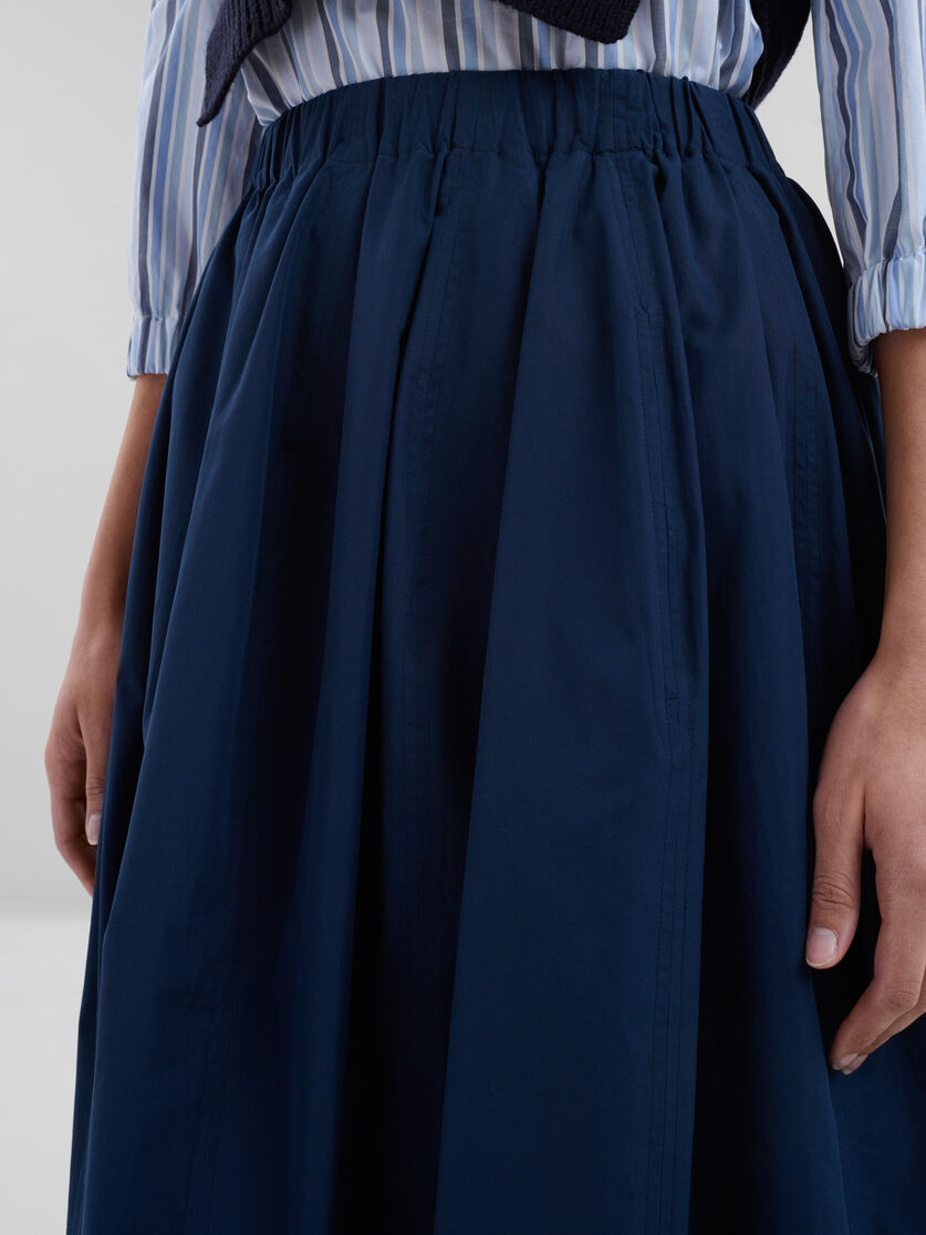 ブルー オーガニックポプリン製  伸縮性のあるミディ丈スカート - スカート - Image 4