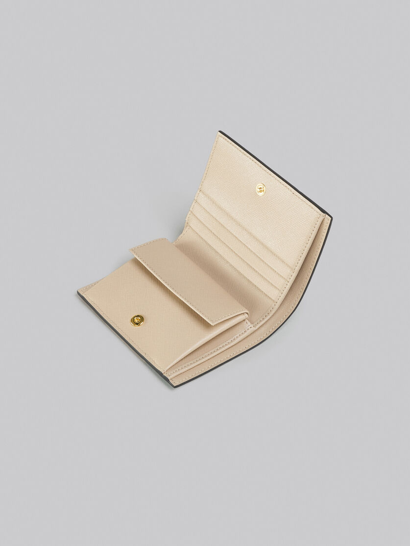 ティーグリーン、ライムストーン、ライトキャメル　サフィアーノレザー製二つ折りウォレット - 財布 - Image 4