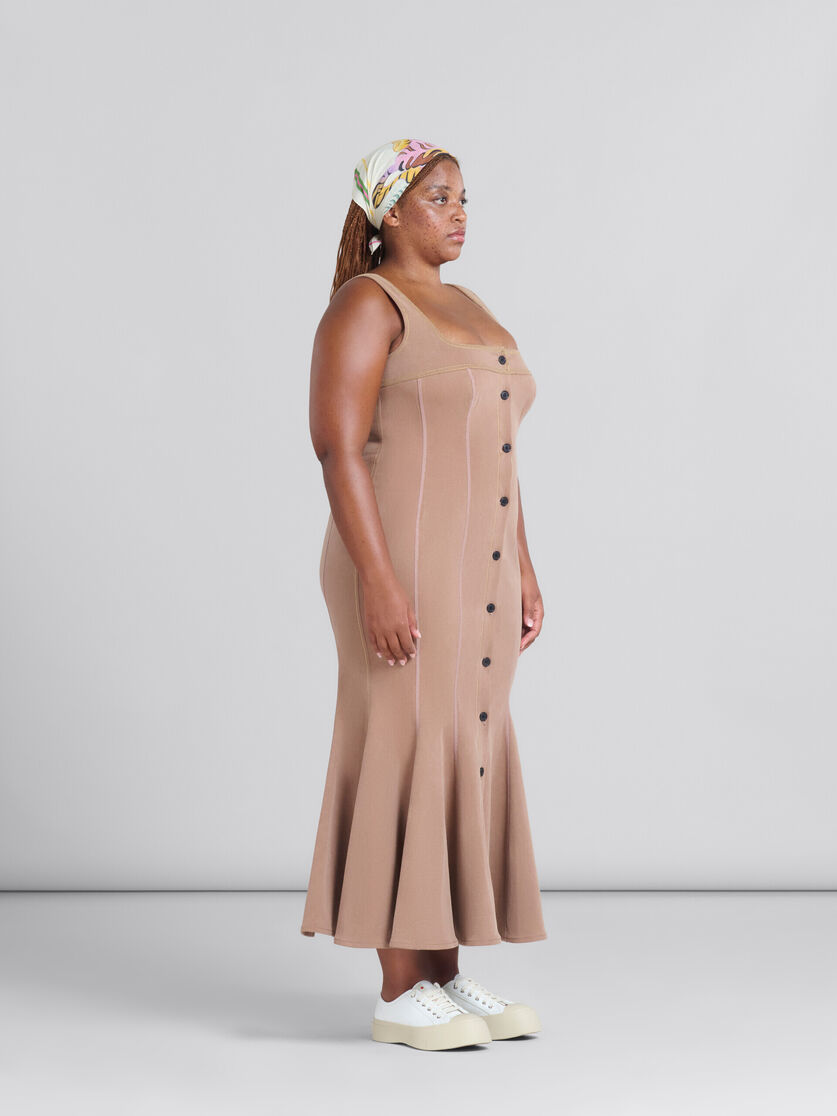 Robe sirène en denim organique marron avec coutures contrastées - Robes - Image 5