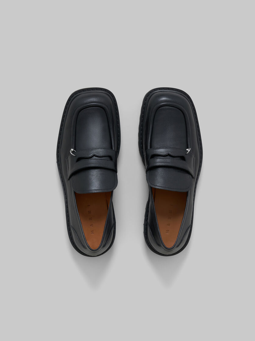 Markante, schwarze Loafer Piercing 2.0 aus Leder - Schnürschuhe - Image 4