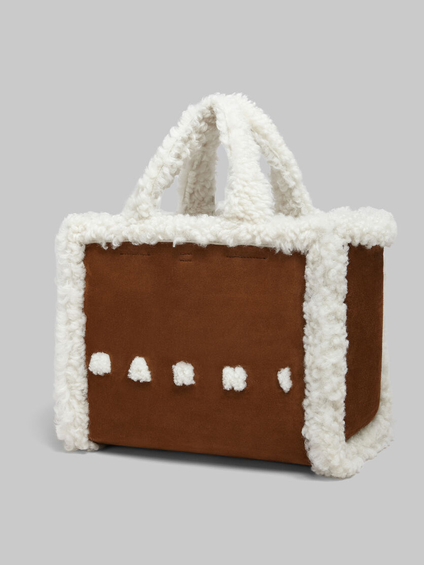 Borsa a mano in suede marrone e shearling bianco - Borse shopping - Image 5