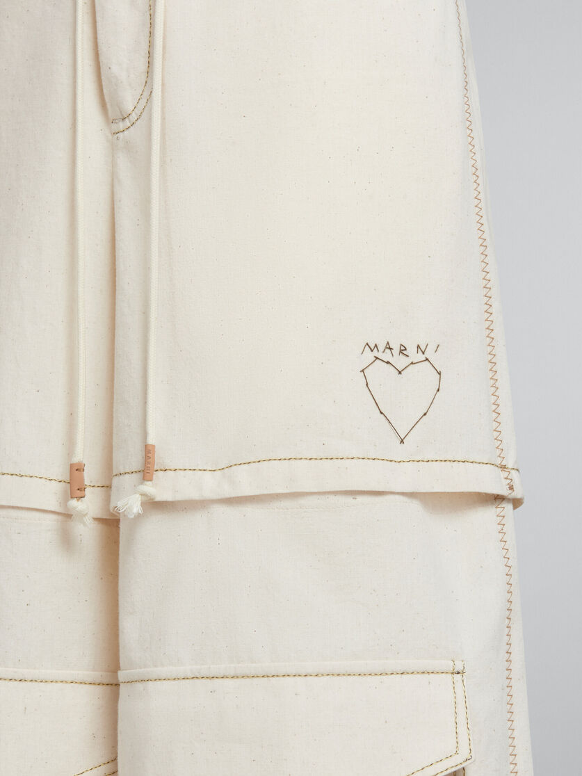 Pantalón cargo de lona de algodón orgánico beige claro con pespuntes Marni - Pantalones - Image 4