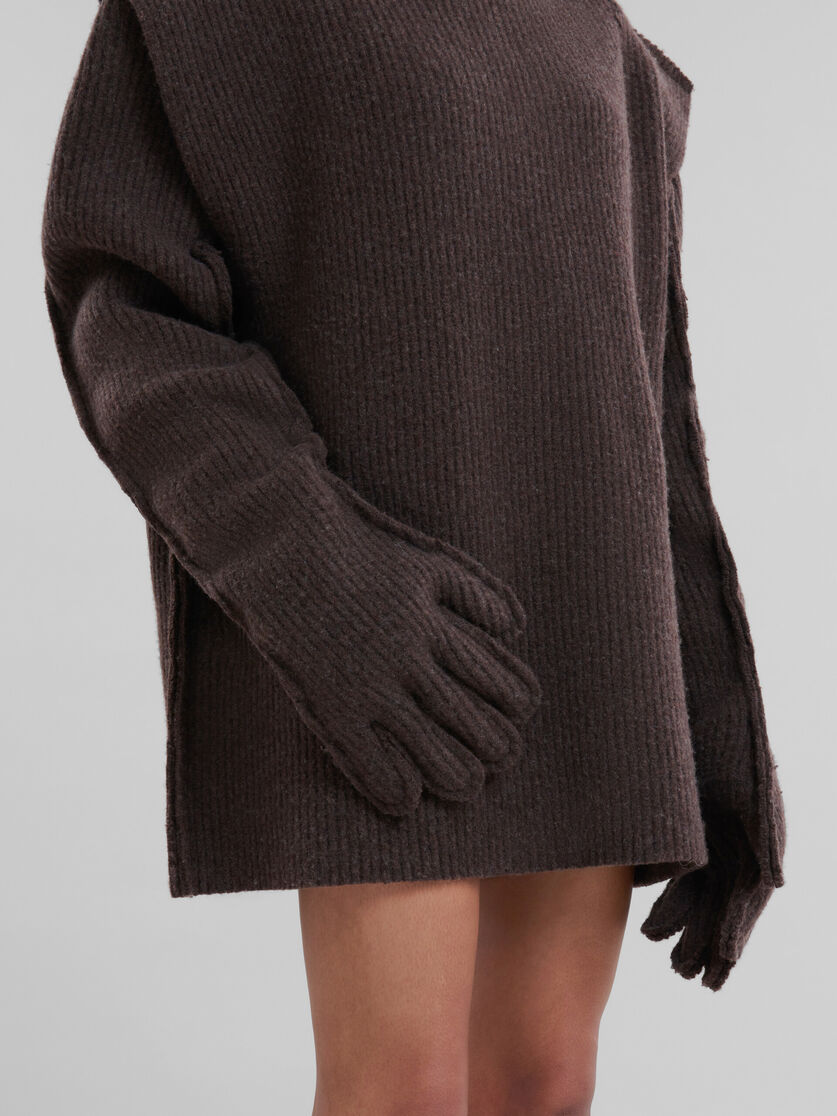 Oversized brown wool gloves - Gloves - Image 4