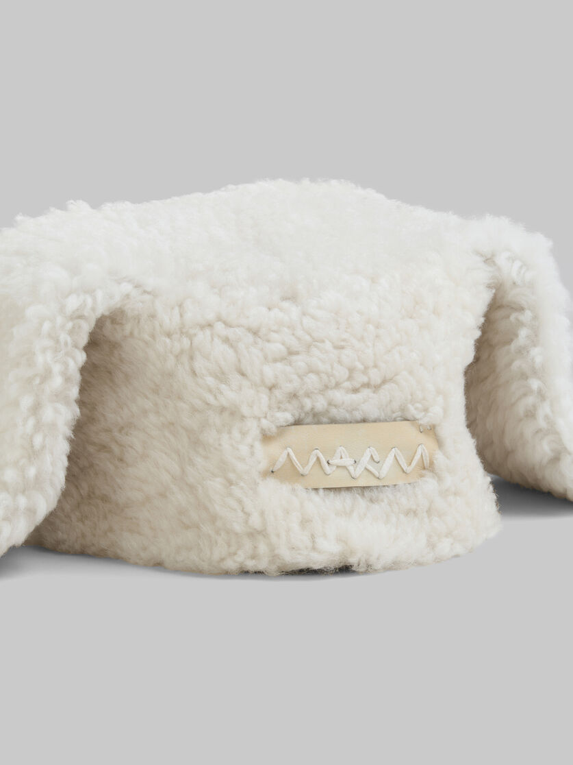 Chapeau lapin en shearling blanc - Chapeau - Image 4