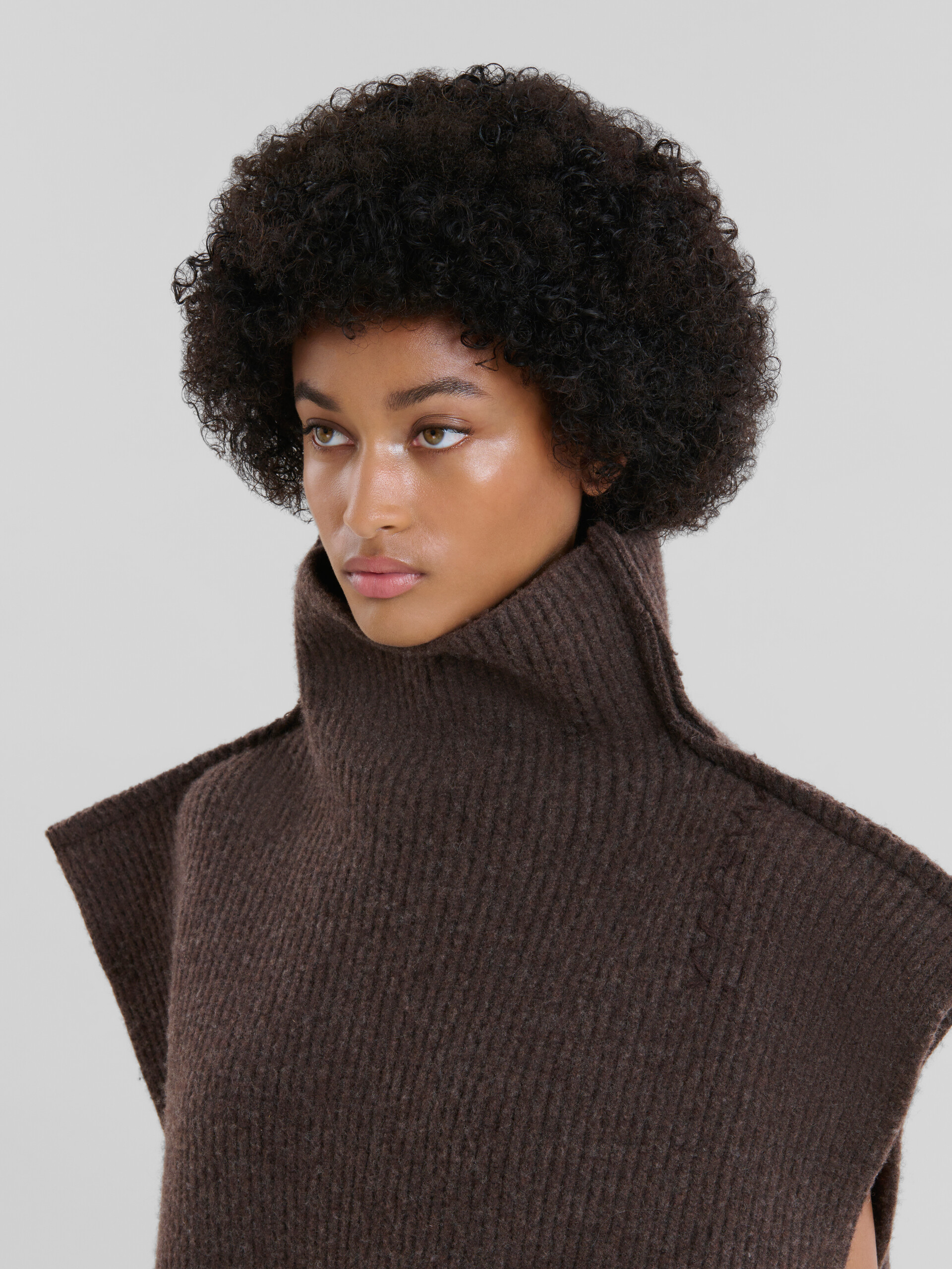 Ribbed brown wool vest - Pullovers - Image 4