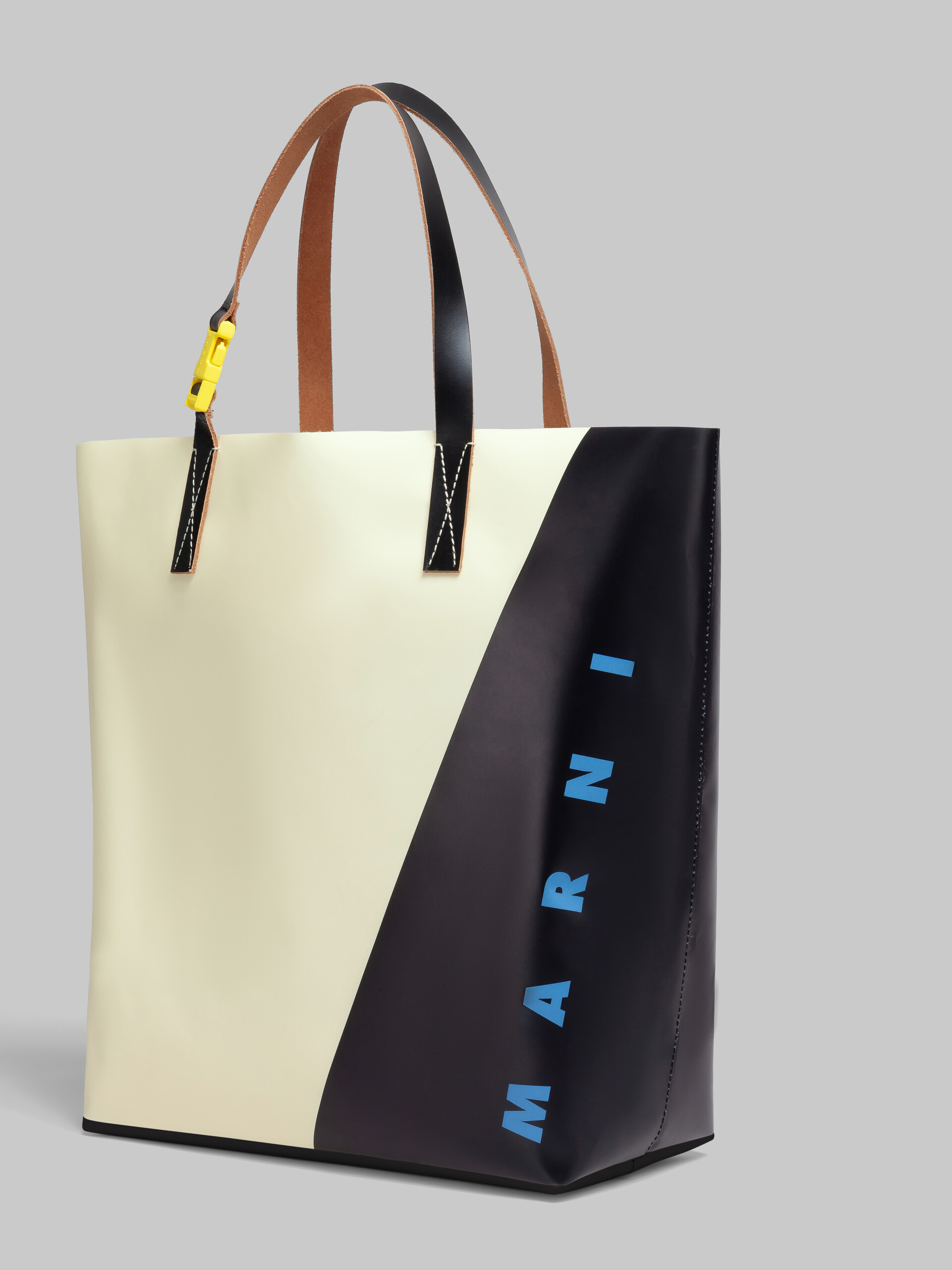 Tribeca Shopping Bag bianca e nera con etichetta Marni - Borse shopping - Image 5