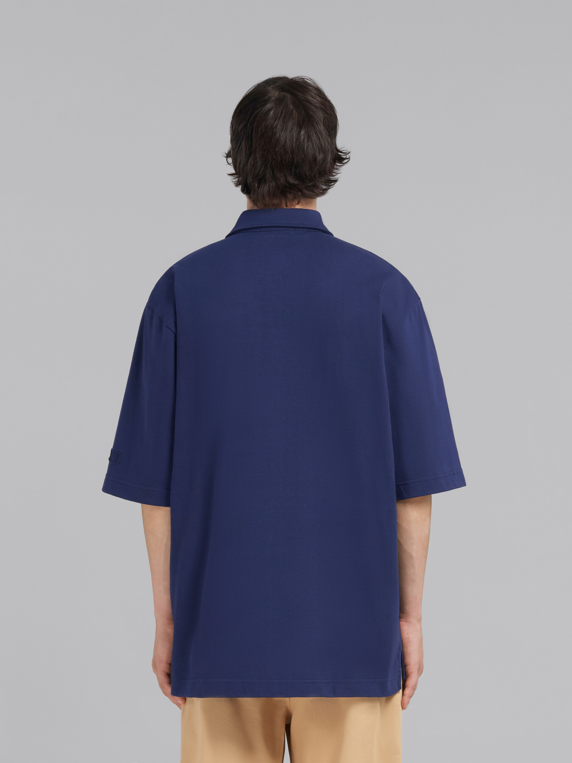 Polo oversize en coton biologique bleu avec patchs Marni - Chemises - Image 3