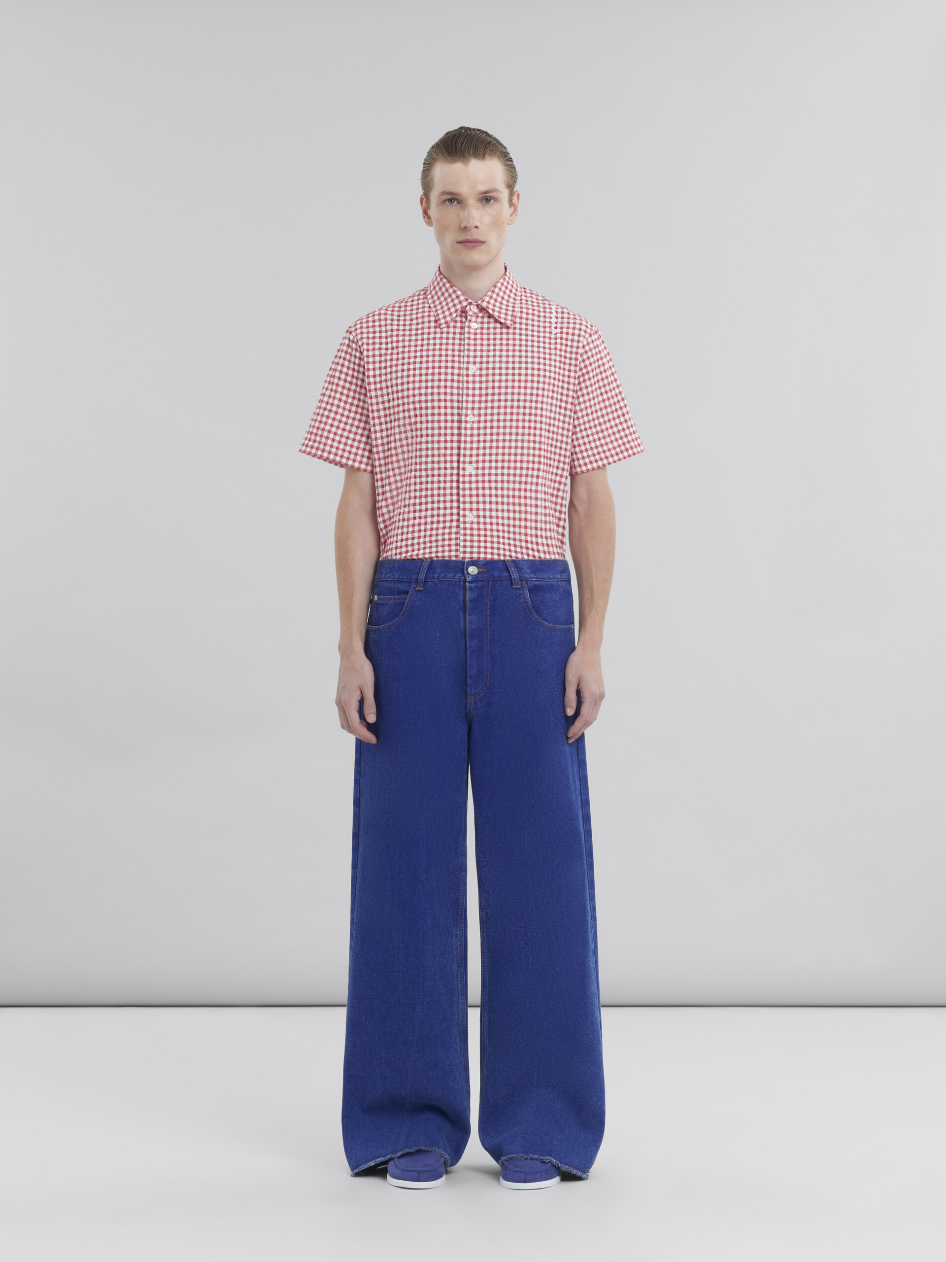 Low rise blue jeans with red belt - Pants - Image 2