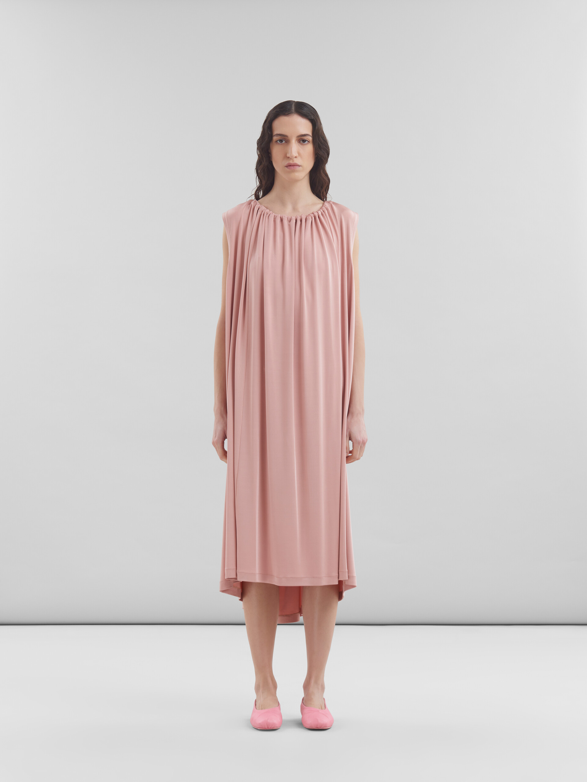 Robe en jersey stretch rose avec encolure froncée - Robes - Image 2