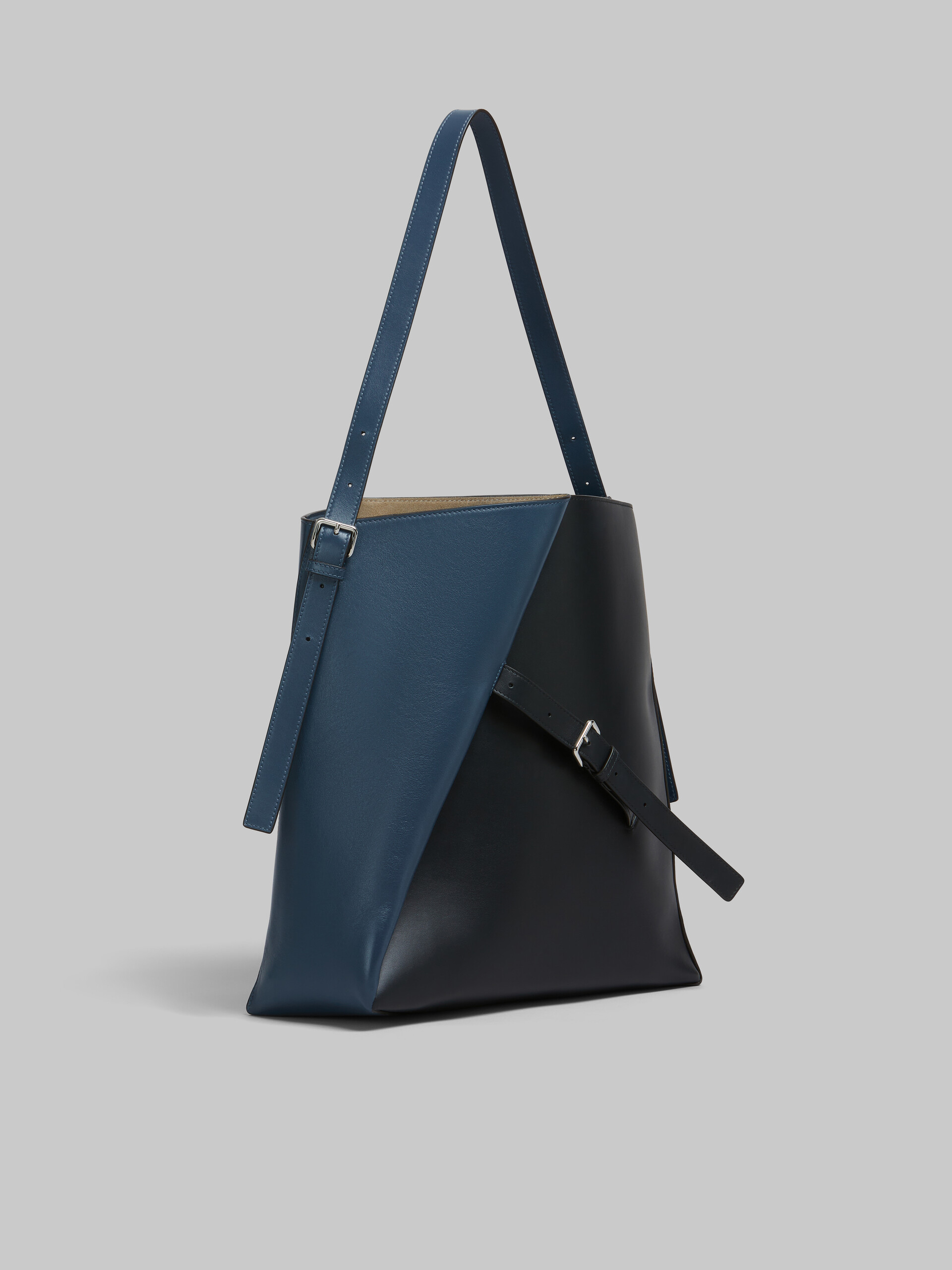 Deep blue and black leather Reverse hobo bag - Shoulder Bag - Image 6
