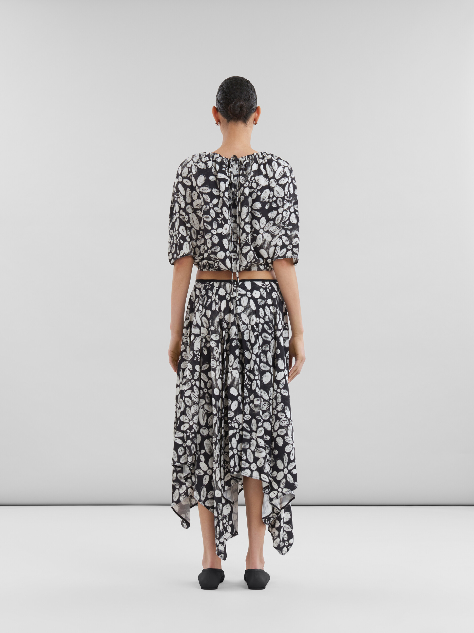 Black satin-back crêpe midi skirt with Blooming print - Skirts - Image 3