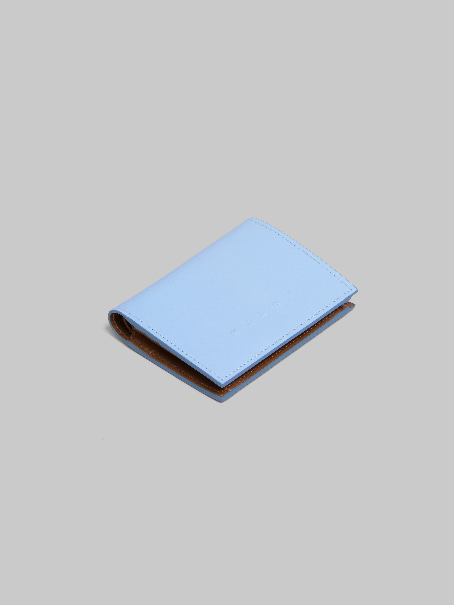 입체적인 마르니 로고 디테일의 블루 가죽 2단 지갑 - 지갑 - Image 5
