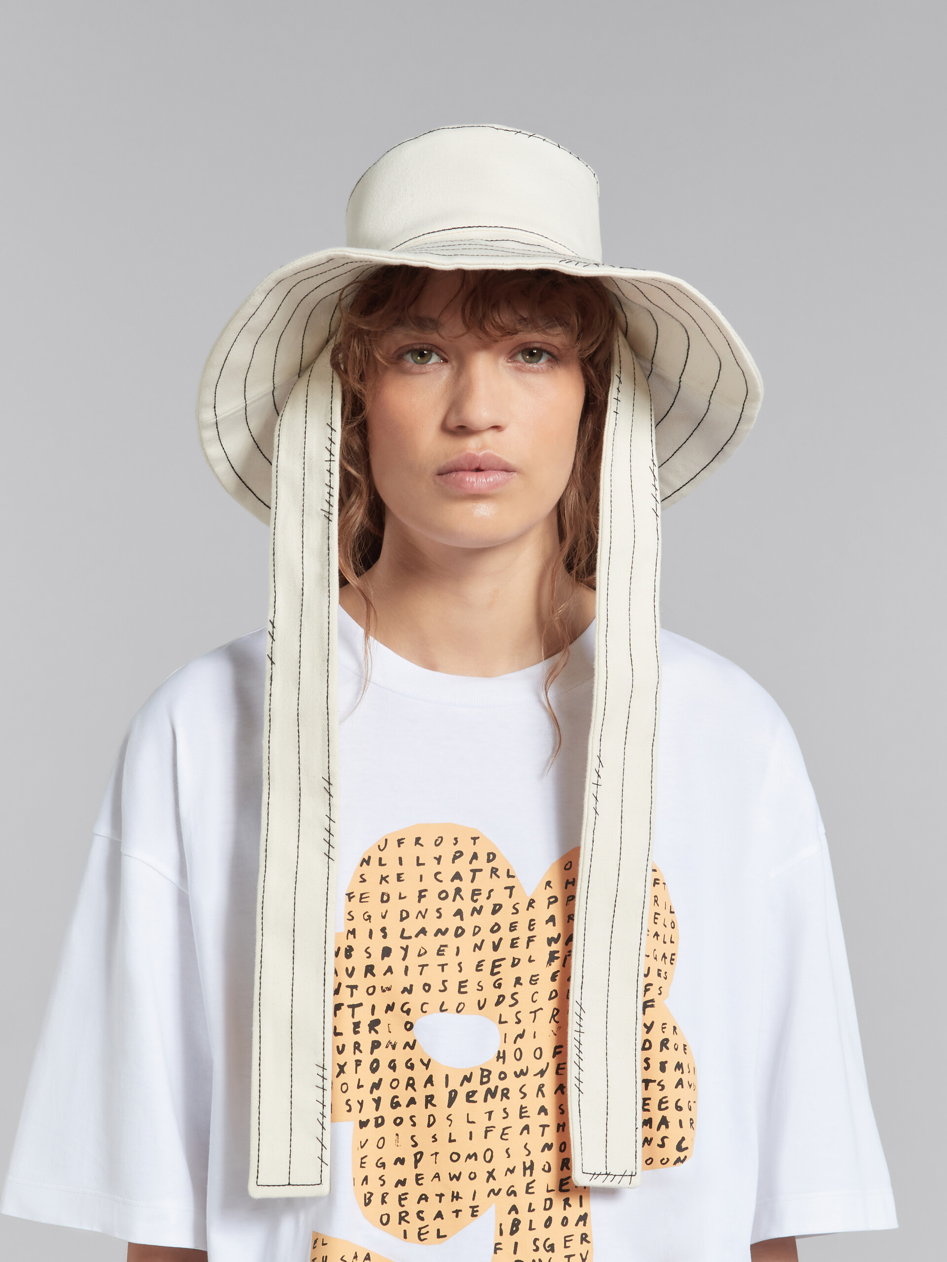 Ecrufarbener Fischerhut aus Bio-Denim mit Bändern - Hüte - Image 2