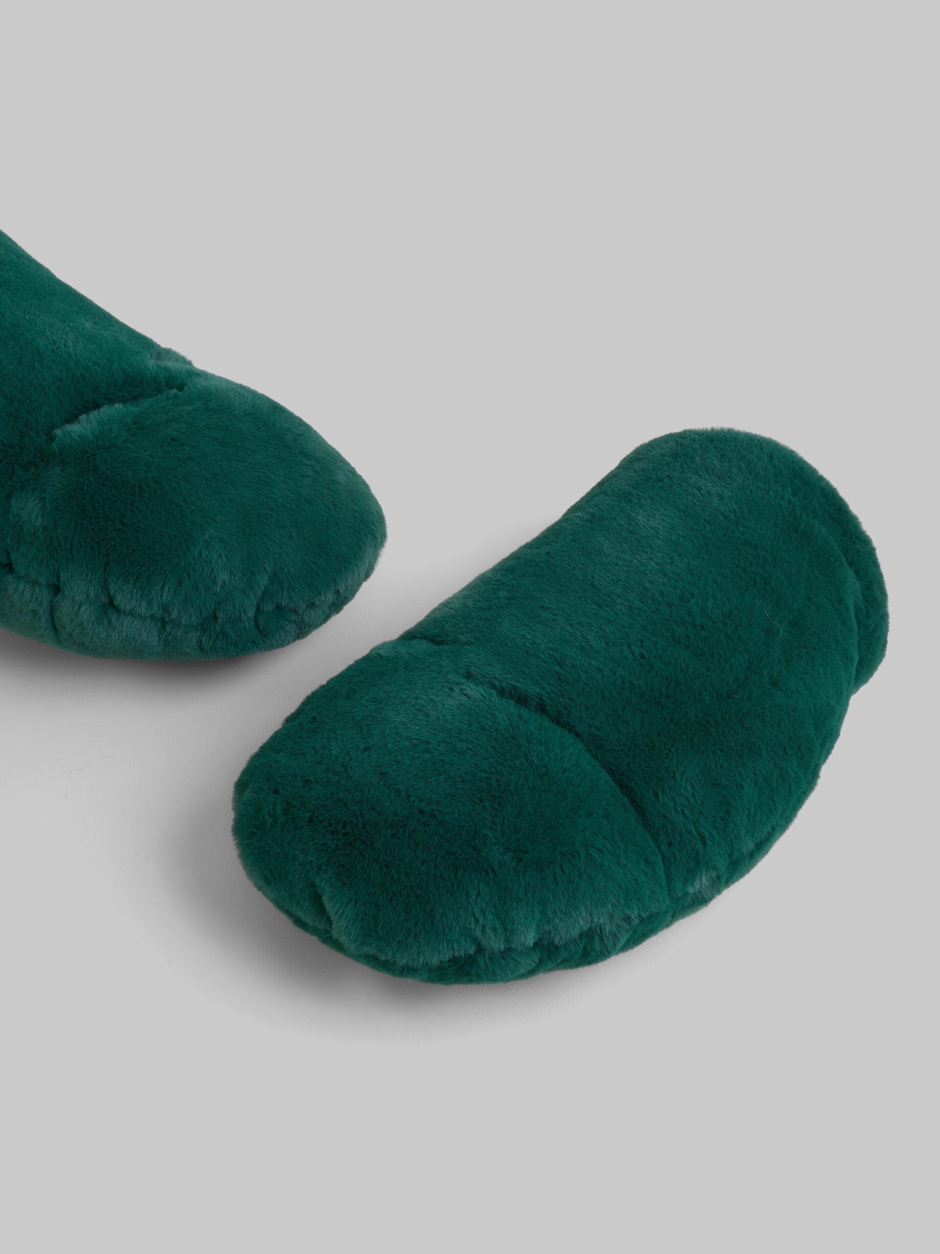 Green padded faux fur mittens - Gloves - Image 3