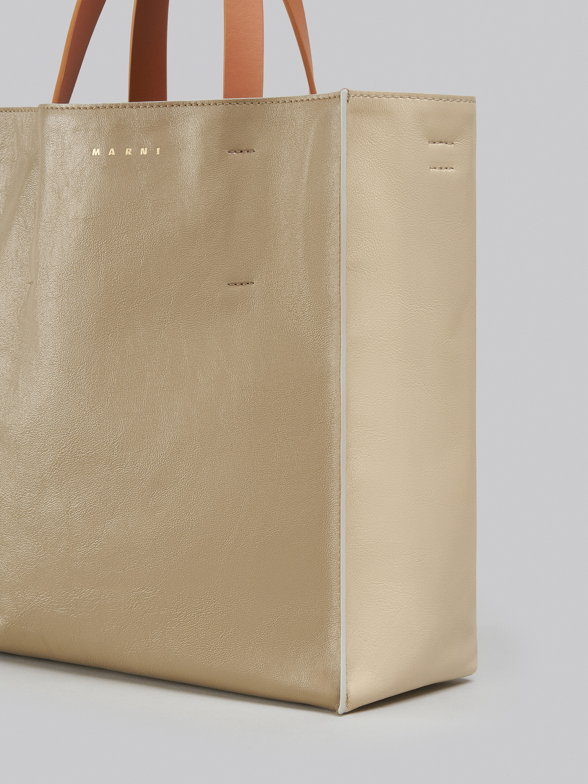 ブラウンとぺールブルーブラック タンブルレザー製MUSEO SOFTバッグ - ショッピングバッグ - Image 5
