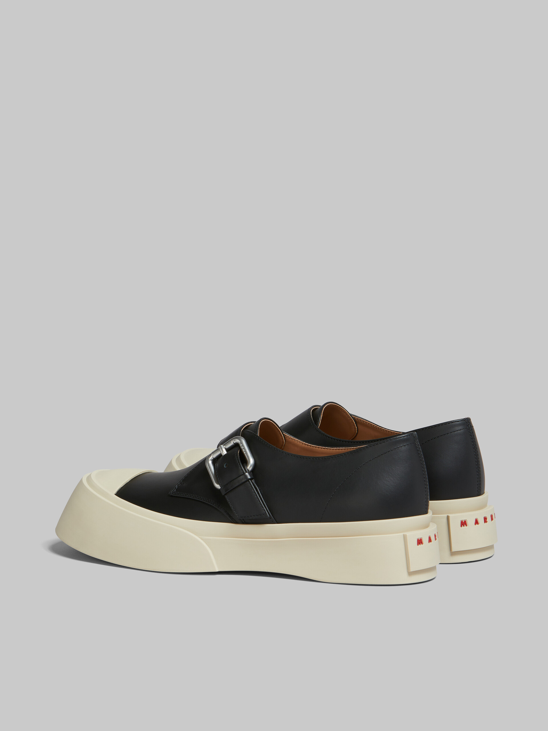 Zapato Pablo con cierre de hebilla de piel negra - Sneakers - Image 3