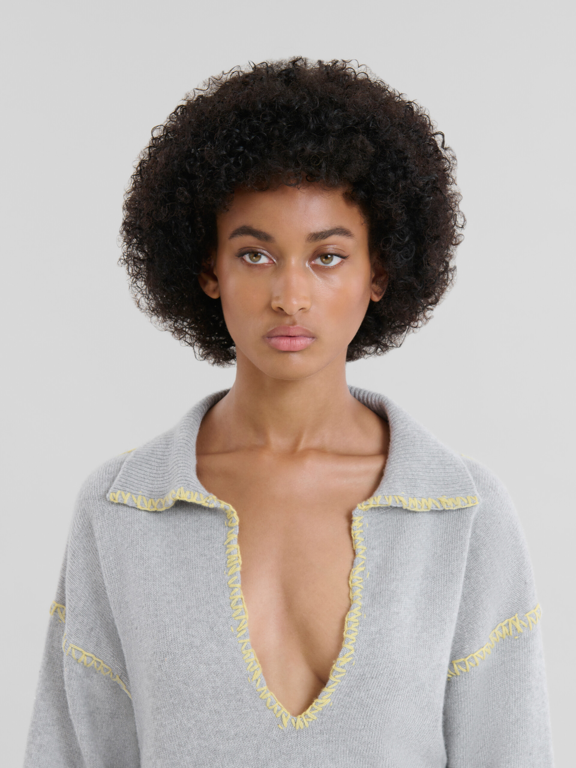 Grey wool-cashmere jumper with oversized collar - Pullovers - Image 4