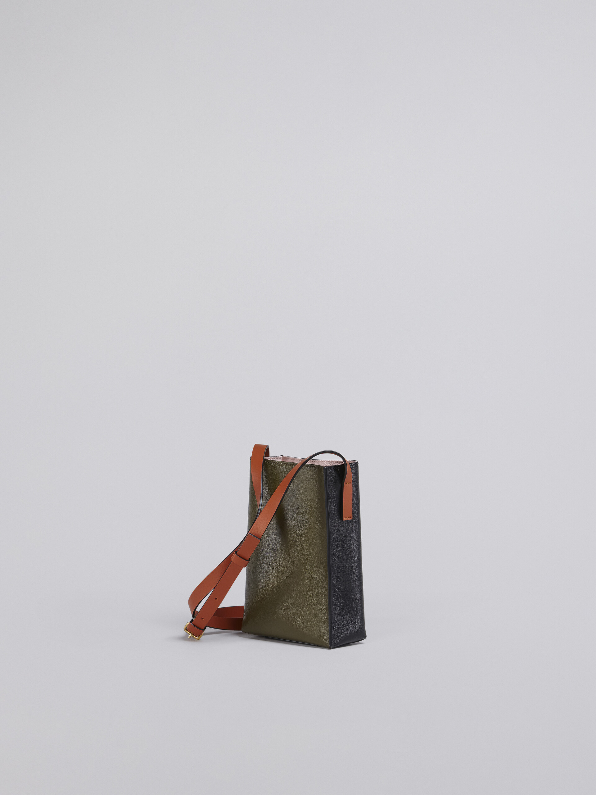 Museo Soft Bag Nano in pelle nera e grigia - Borse a spalla - Image 3