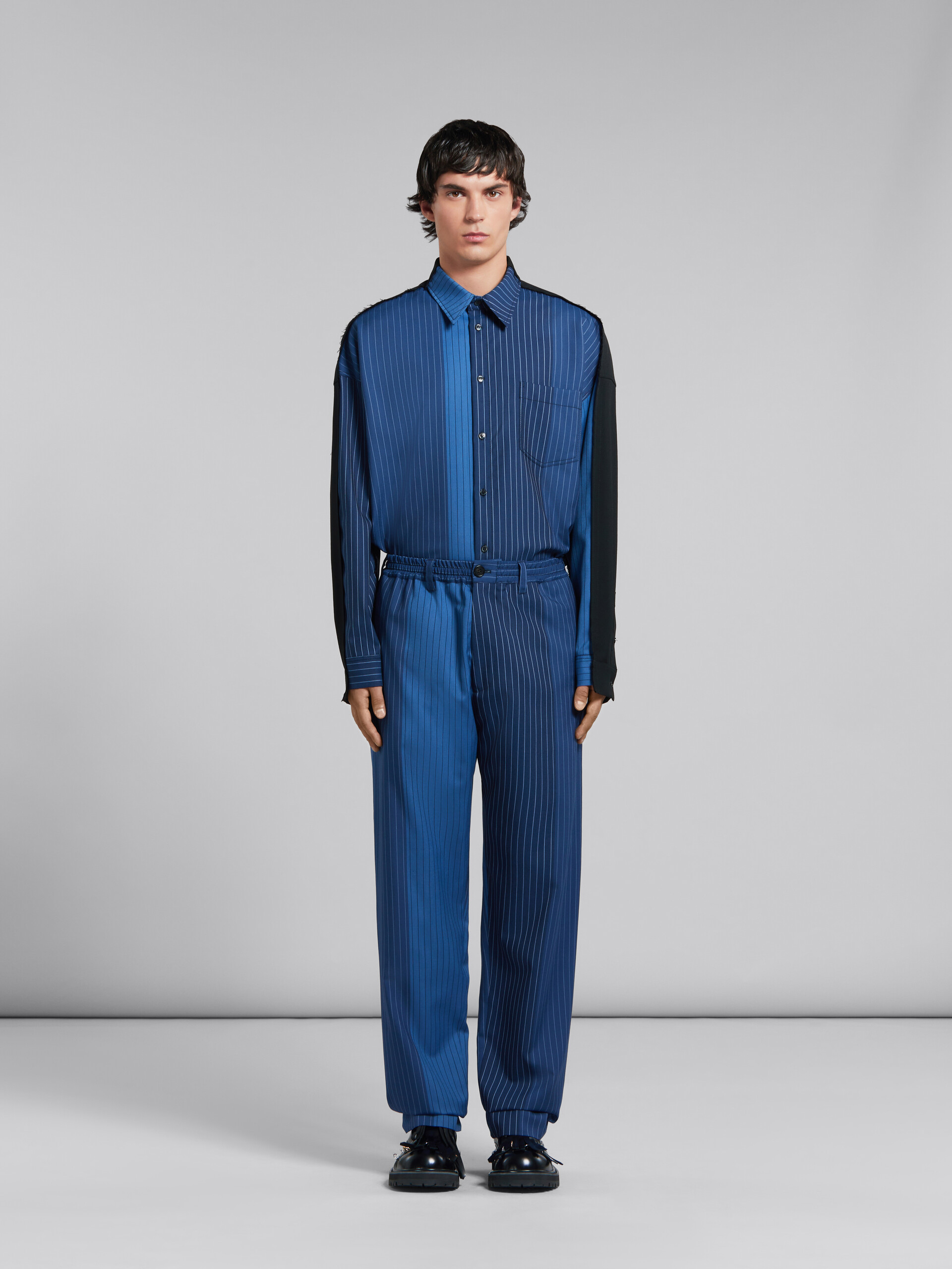 Pantalon de survêtement à fines rayures avec dégradé bleu - Pantalons - Image 2