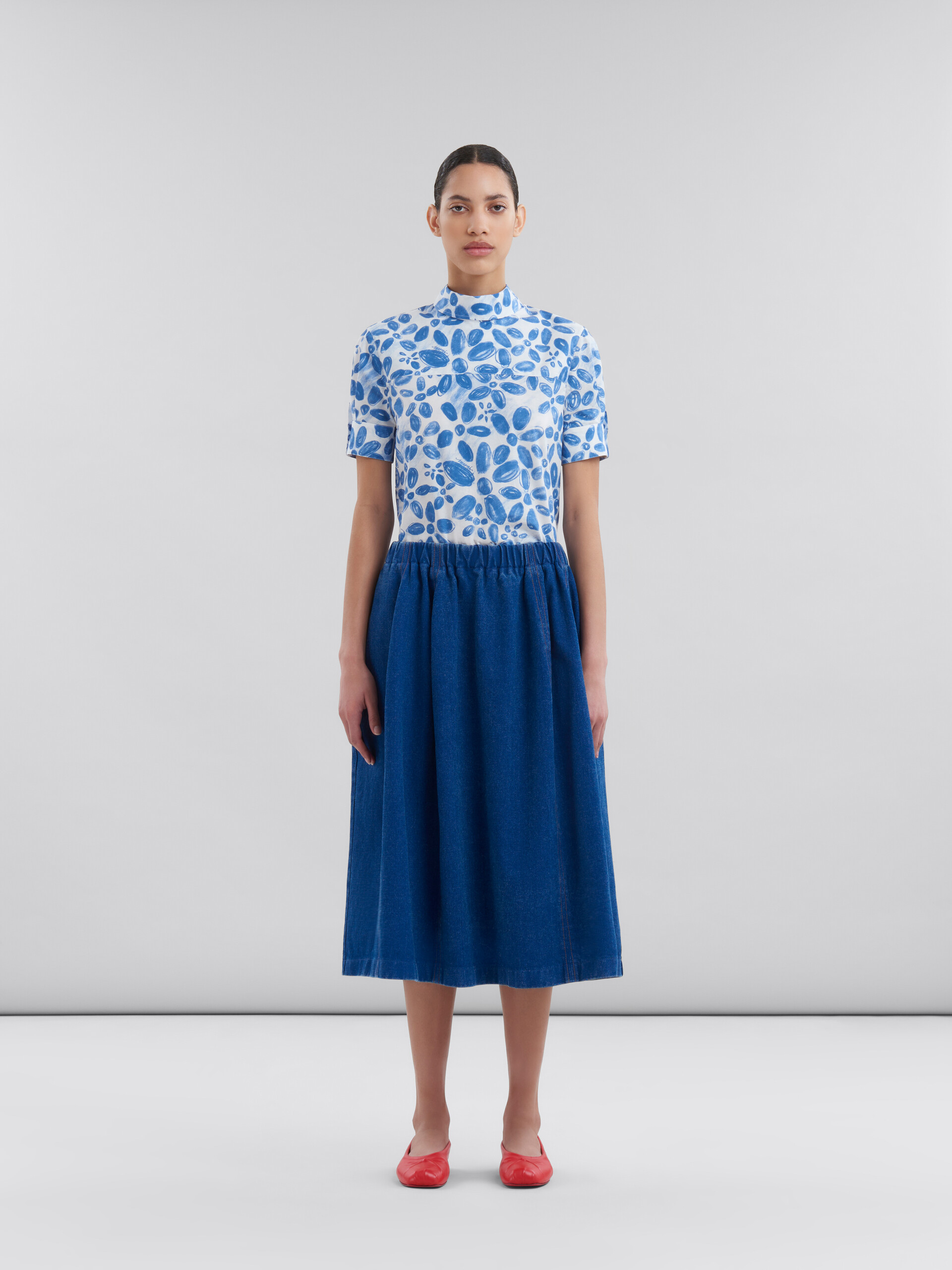 ブルー オーガニックデニム製  伸縮性のあるミディ丈スカート - スカート - Image 2