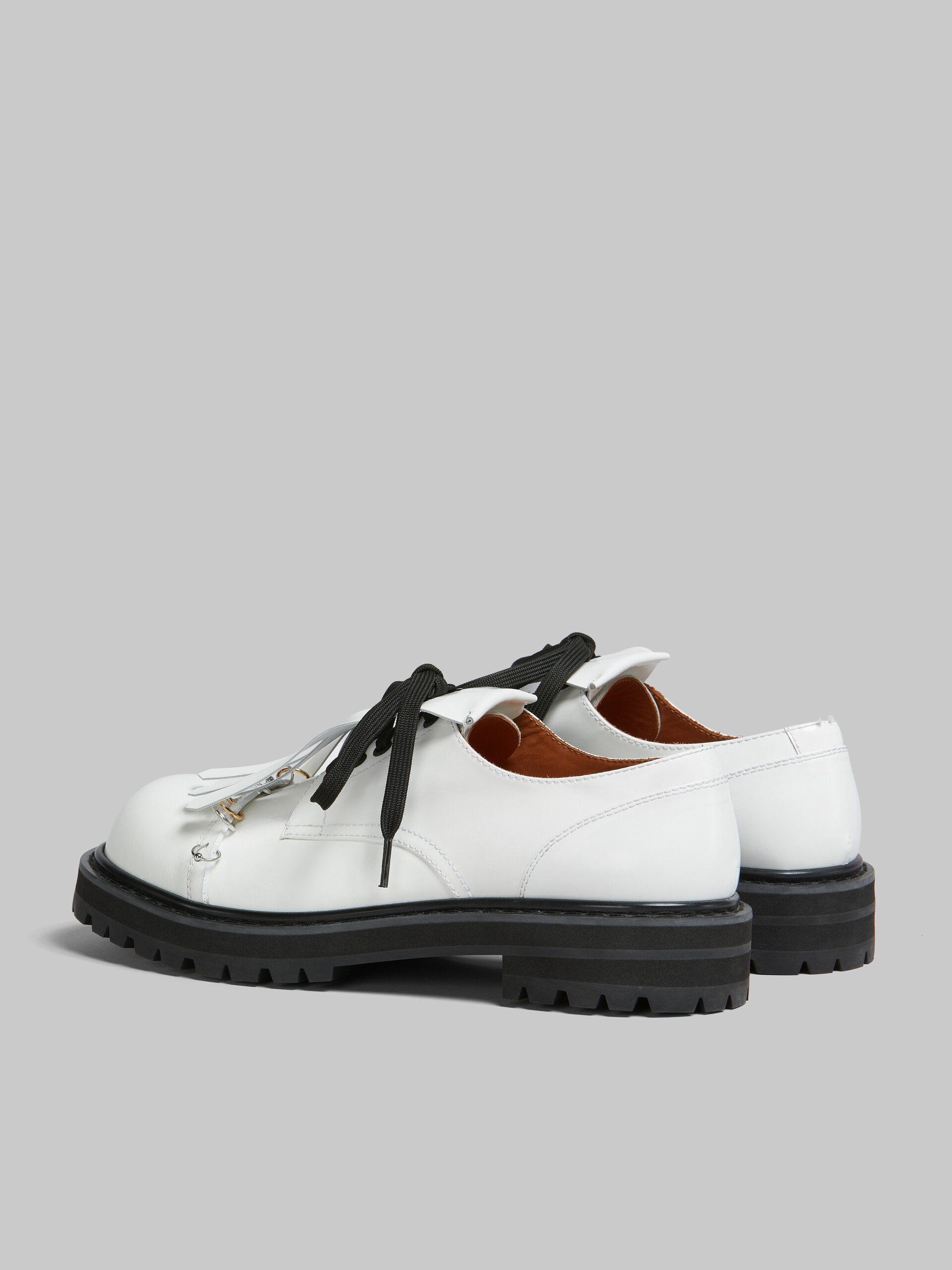 Zapato Derby Dada de piel negra con maxiflecos - Zapatos con cordones - Image 3