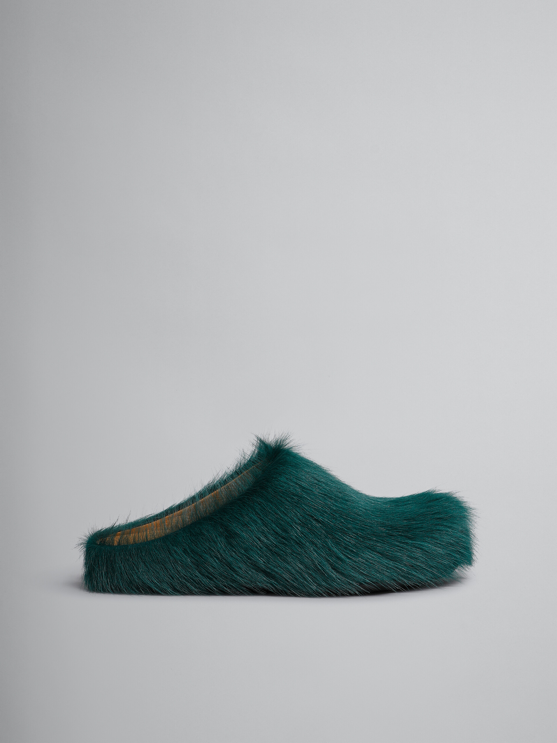Zueco Fussbett de piel de becerro de pelo largo azul - Zuecos - Image 1