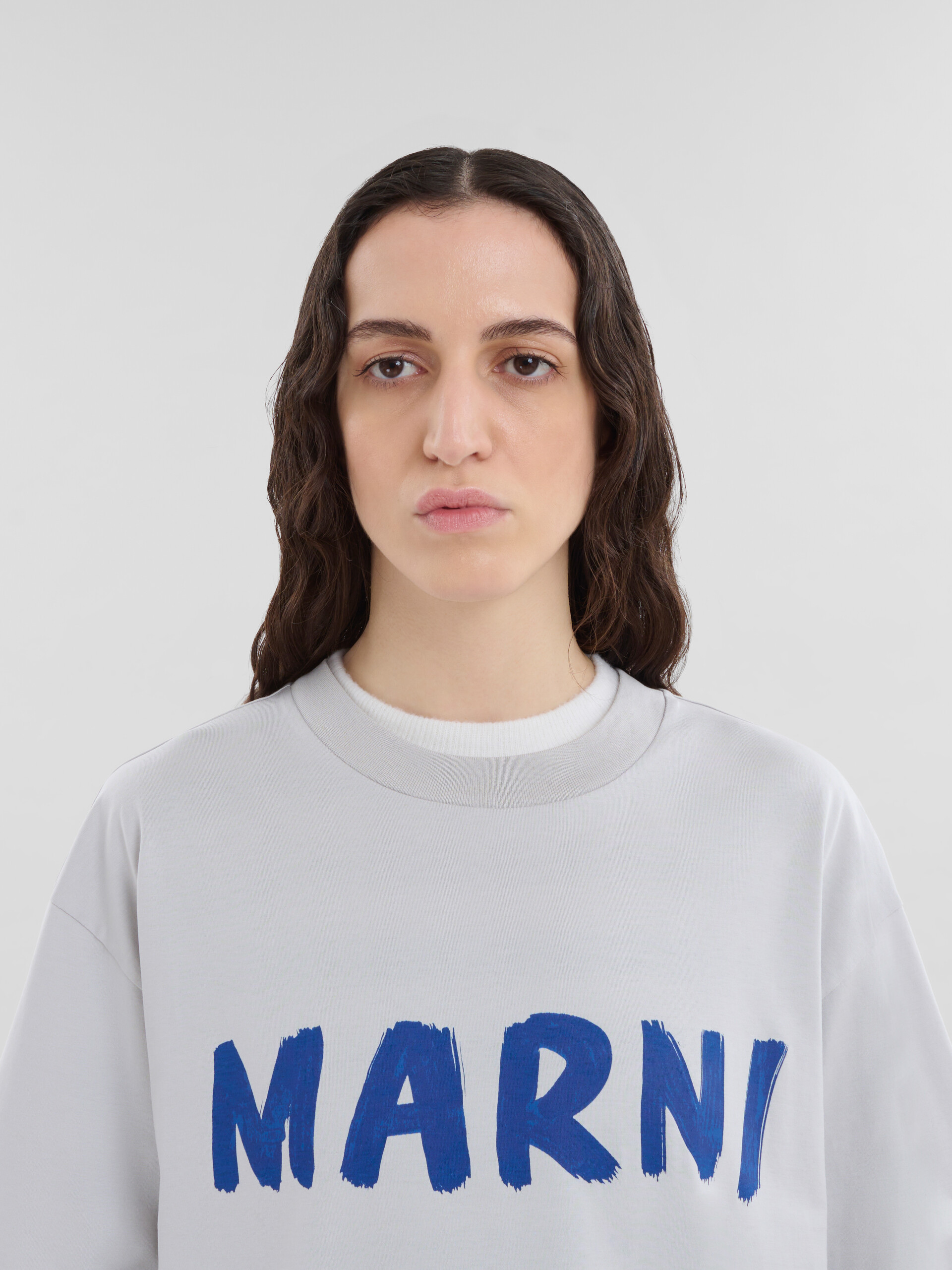 Camiseta azul de algodón ecológico con logotipo - Camisetas - Image 4