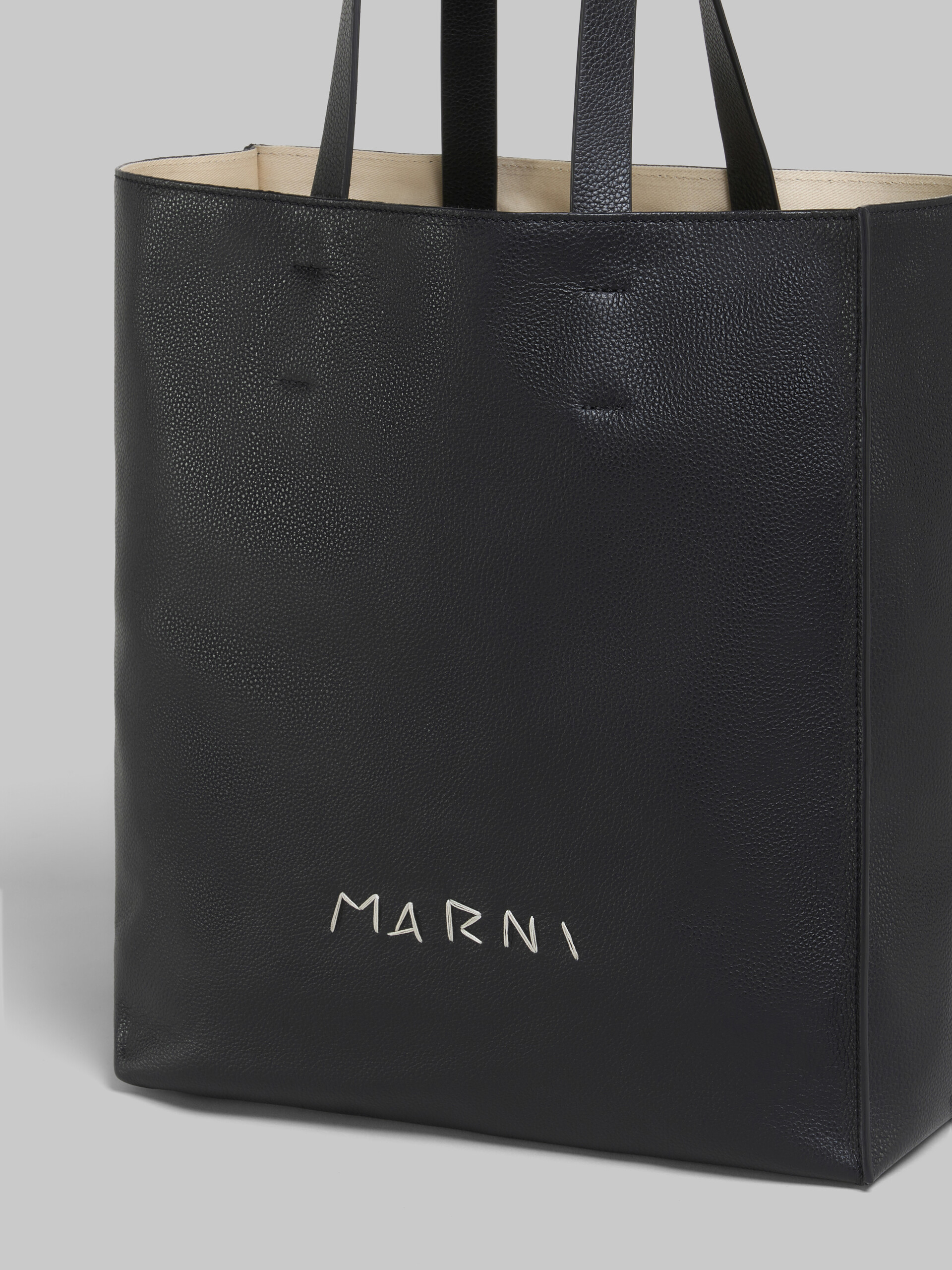 Black leather Museo Soft Tote large with Marni Symbol embroidery - Shopping Bags - Image 4